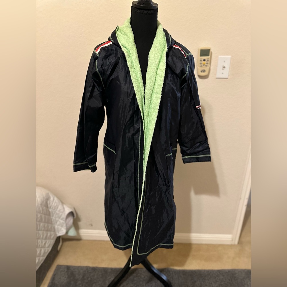 Kids dark‎ bleu and Green robe for pool/bath season. Size M